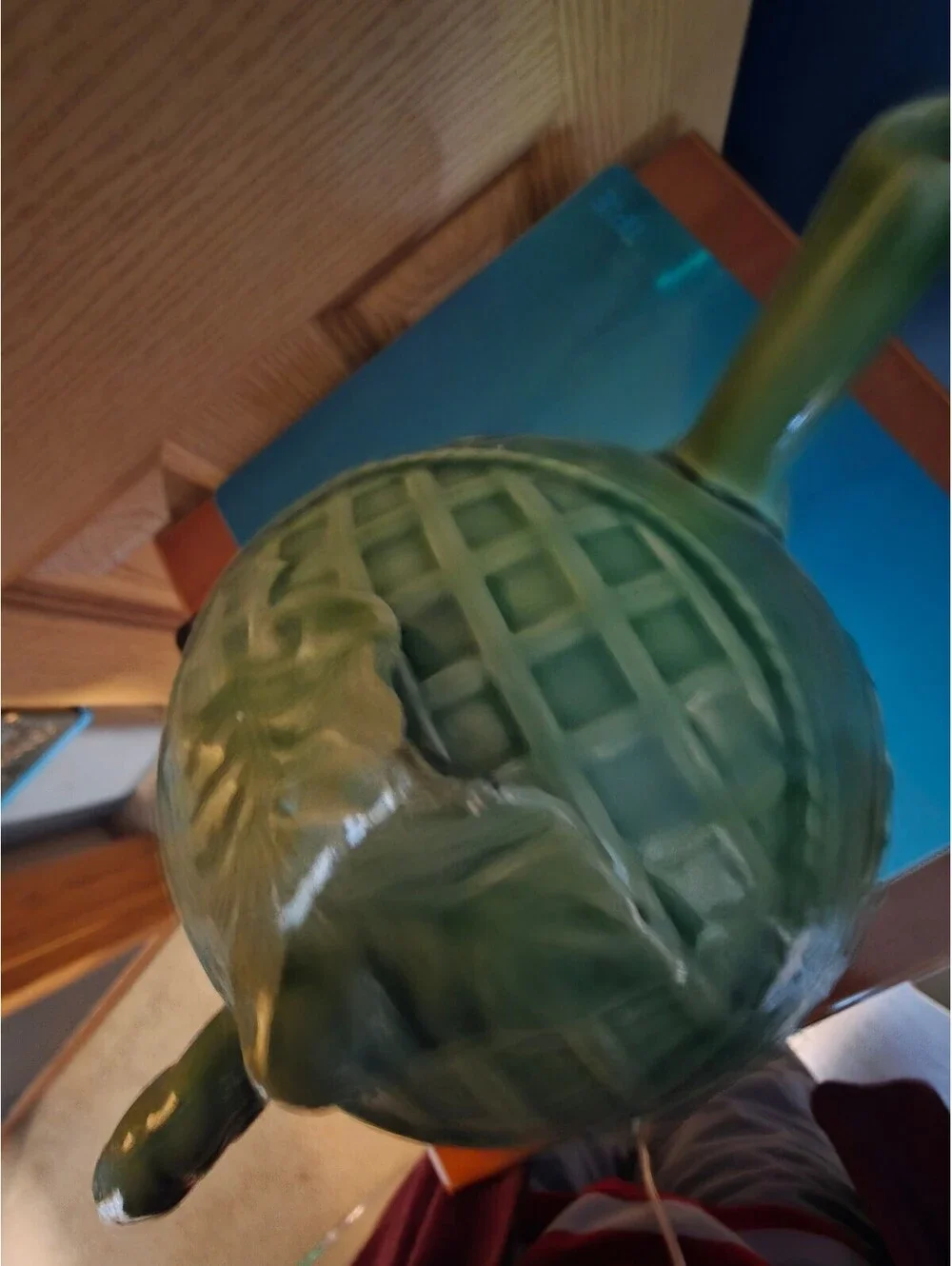 Bordallo Pinheiro Green Majolica Leaf Teapot Portugal Basketweave Lid Chipped